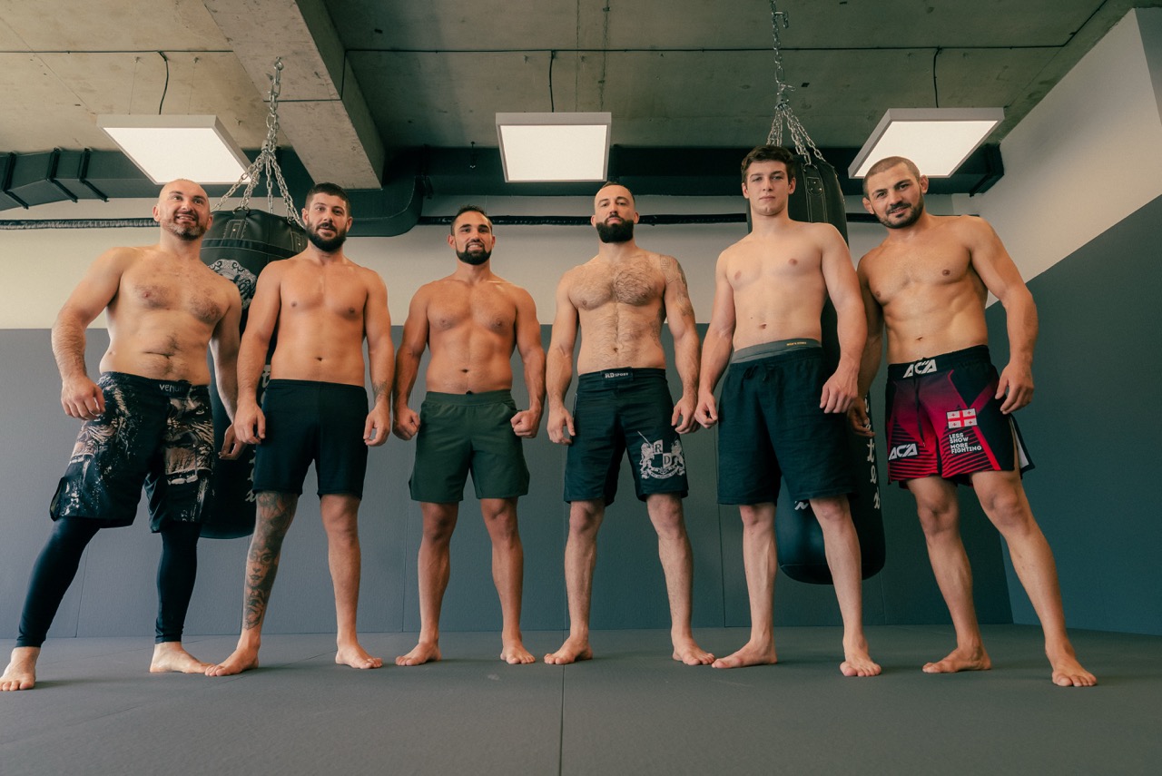 Roman Dolidze with training group